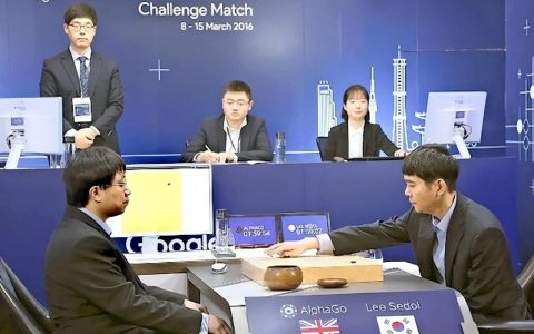 围棋人机对弈，人类和AI再弈围棋